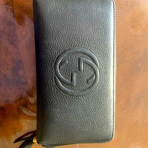 ATHENTIC gucci wallet used twice mint condition